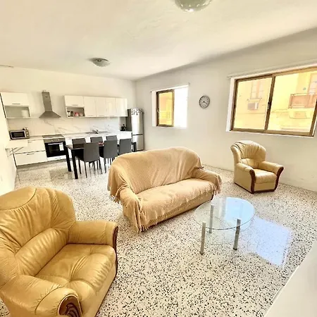 Camag - Very Close To Airport Apartament *